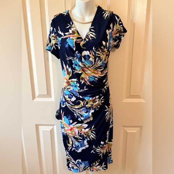MSK Dresses & Skirts - Floral V-Neck Dress, size small